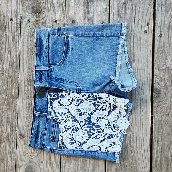 Tinseltown Pants - Tinseltown Crochet Lace Denim Jean Shorts Size 3 Medium Wash Raw Hem Frayed